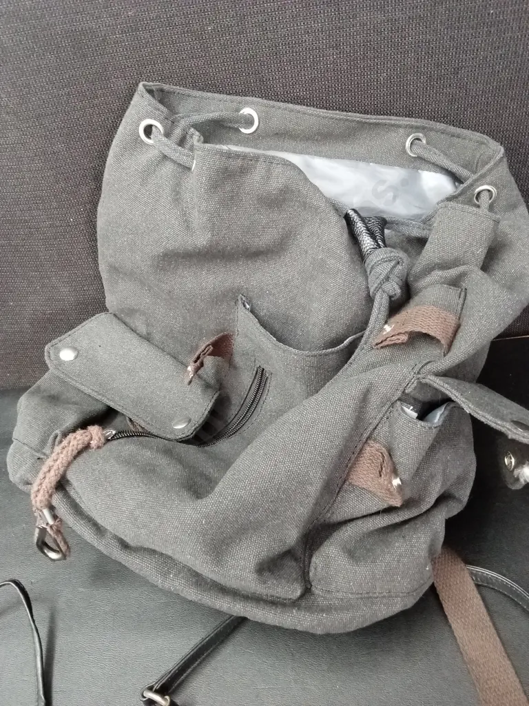 4 PURSES / BAGS, 1 GENUINE LEATHER Image 1++