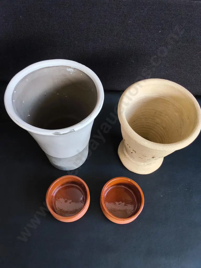 4 PIECES TERRACOTTA AND CERAMIC PLANTERS/VESSELS, TALLEST H 25 CM Image 1++