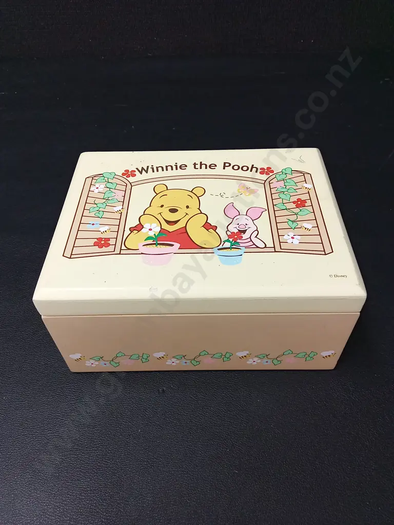 VINTAGE DISNEY WINNIE THE POOH AND PIGLET WOODEN MUSICAL JEWELLERY BOX L15.5CM Image 1++