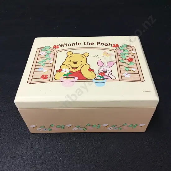 VINTAGE DISNEY WINNIE THE POOH AND PIGLET WOODEN MUSICAL JEWELLERY BOX L15.5CM