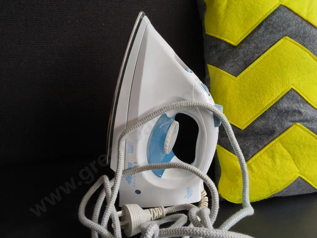 IRON AND THROW CUSHION Image 1++