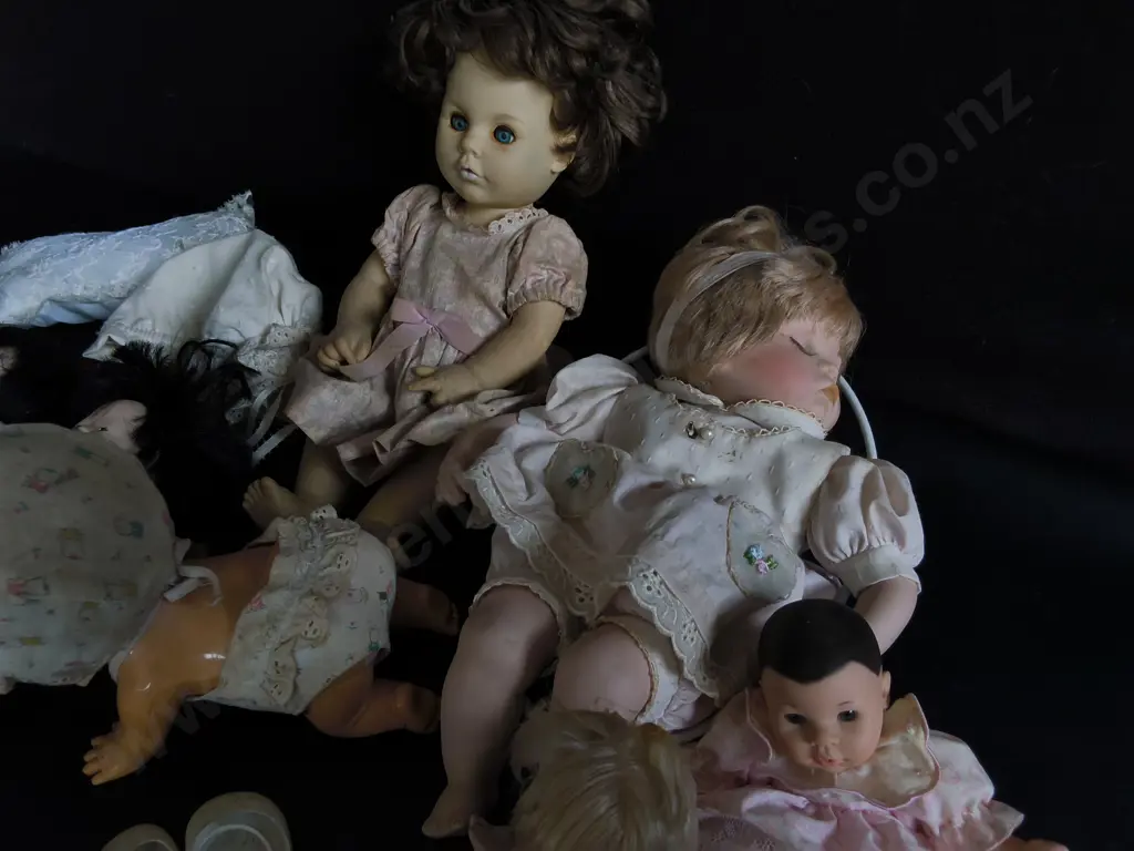 COLLECTION OF VINTAGE BABY DOLLS Image 1++
