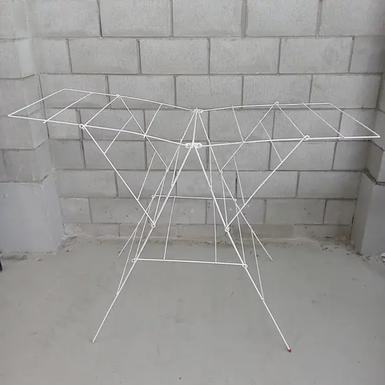 CLOTHES HORSE