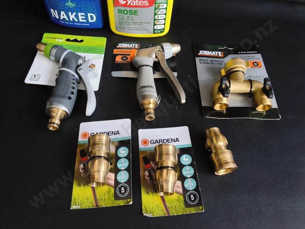 8 BRAND NEW GARDEN PRODUCTS Image 1++