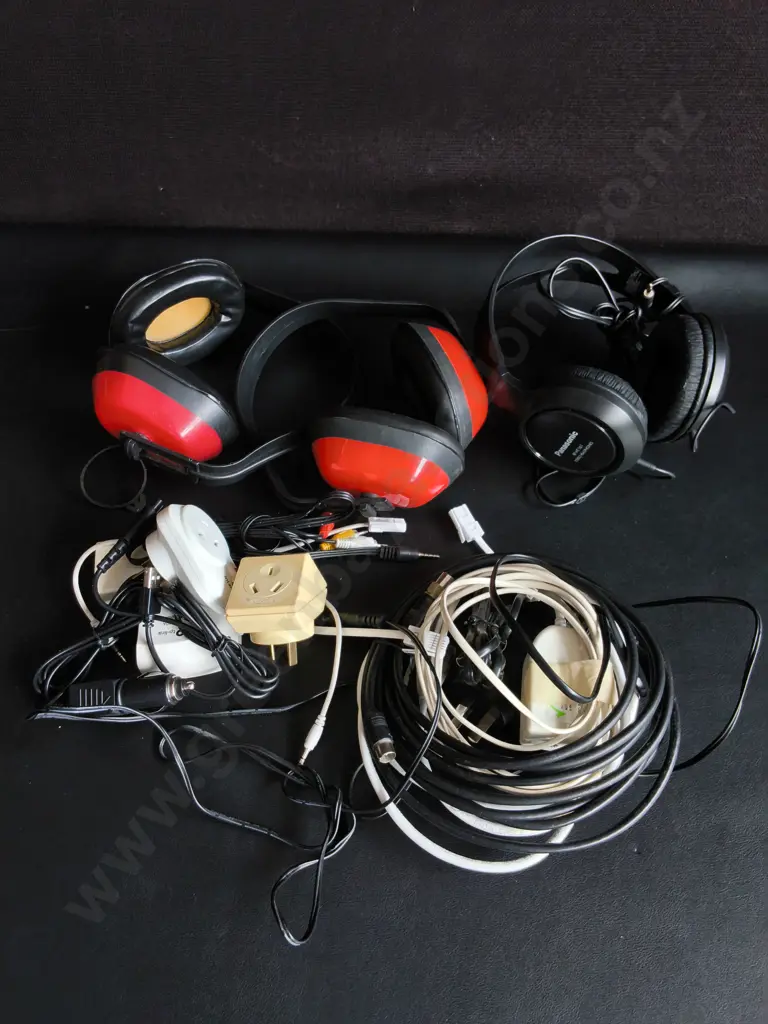 BOX OF EAR MUFFS AND CORDS Image 1++
