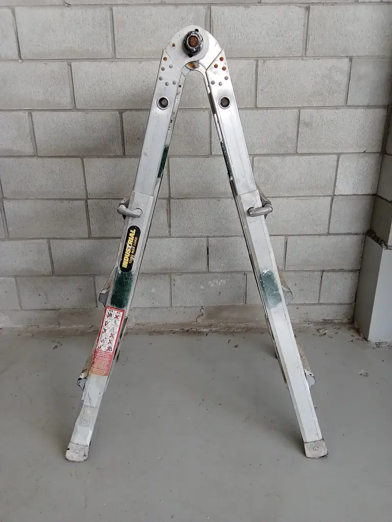 INDUSTRIAL LADDER Image 1++