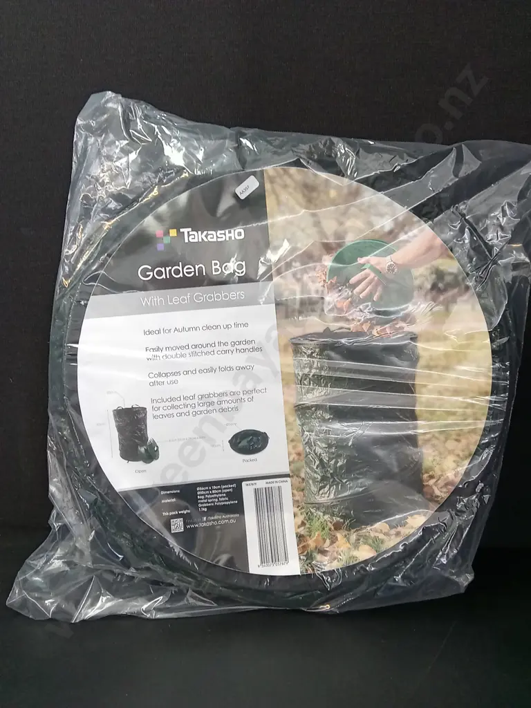 TAKASHO GARDEN BAG WITH LEAF GRABBERS Image 1++