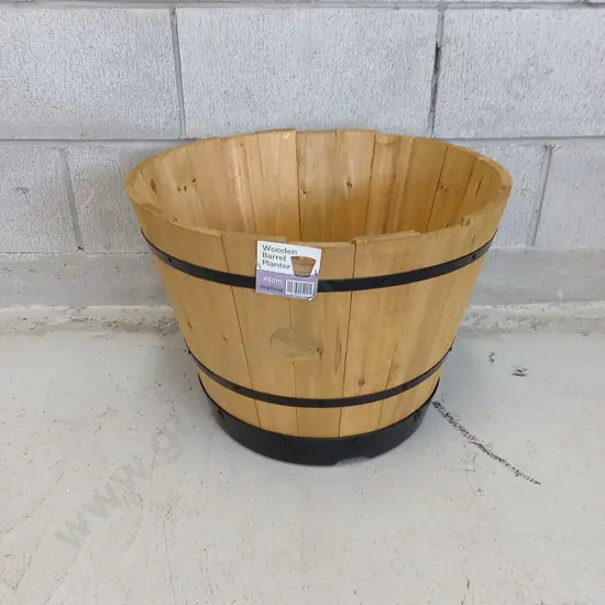 BRAND NEW VEGTRUG WOODEN BARREL PLANTER 46CM