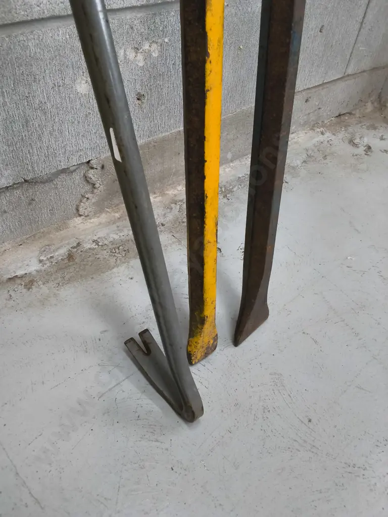 3 HEAVY DUTY MANUAL PRY AND DIGGING TOOLS Image 1++