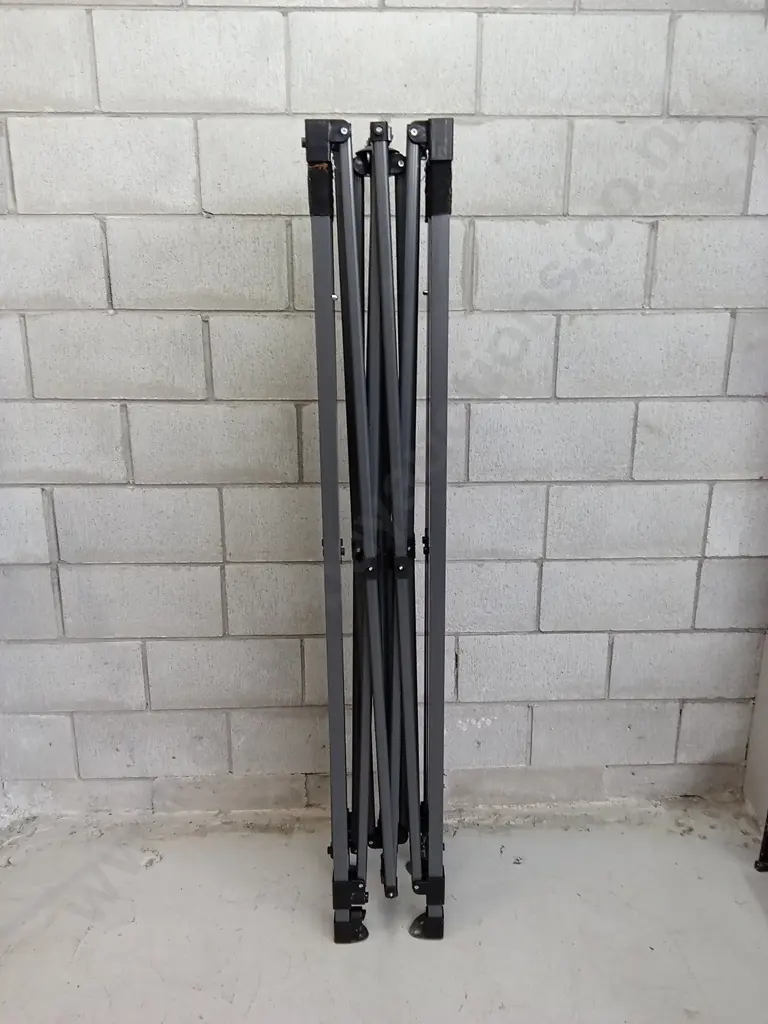 MARQUEE FRAME IN CASE (NO COVER), H 213CM X W 300CM, PEAK OF ROOF IS 333CM Image 1++