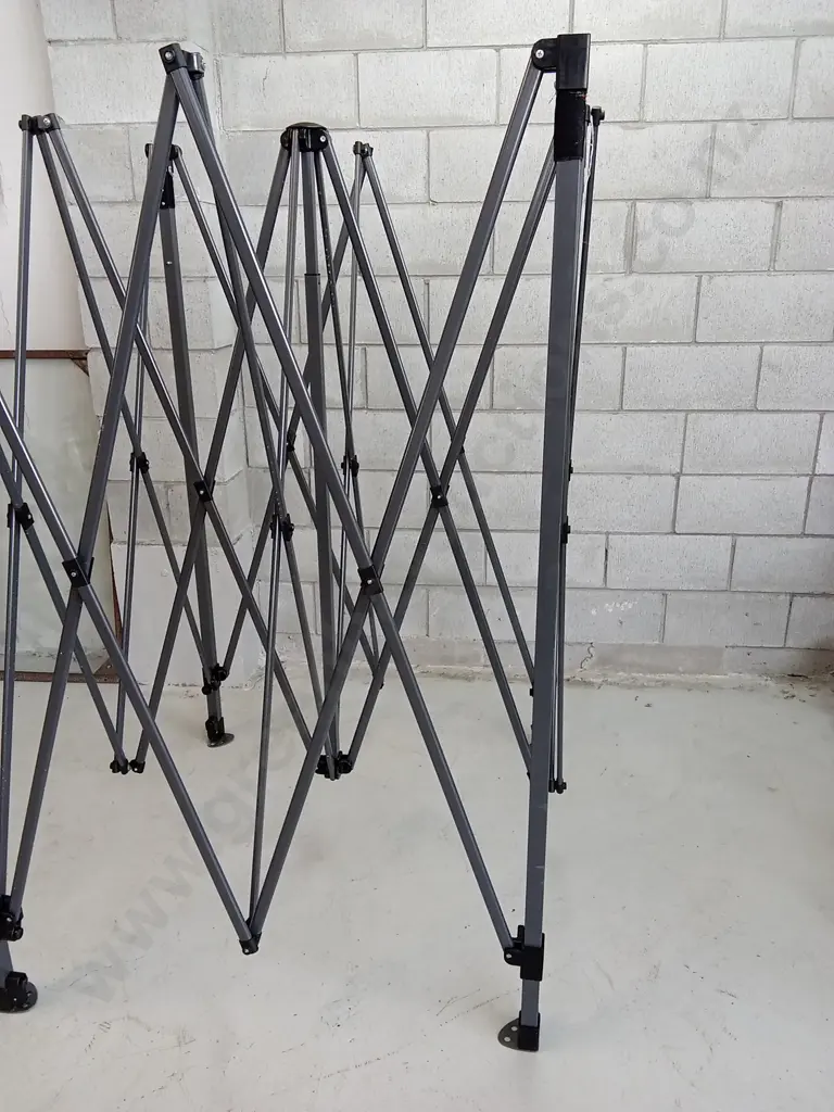 MARQUEE FRAME IN CASE (NO COVER), H 213CM X W 300CM, PEAK OF ROOF IS 333CM Image 1++