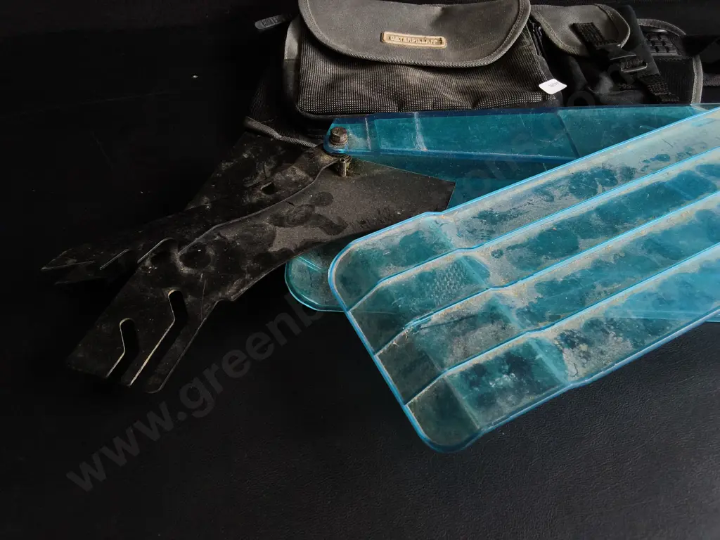 CATERPILLAR TOOL POUCH AND OEM MAKITA TABLE SAW BLADE GUARD AND RIVING KNIFE ASSEMBLY Image 1++