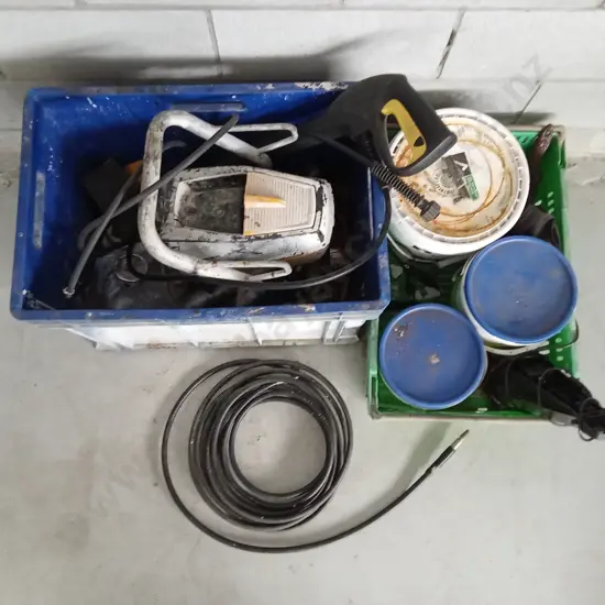 MIX OF PAINTING AND PRESSURE WASHING TOOLS