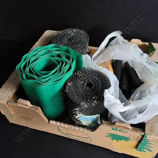 BOX OF GARDEN ITEMS