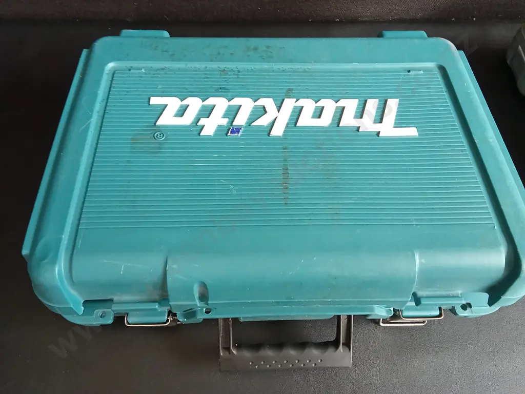 UNTESTED MAKITA DRILL WITH TWO BATTERIES AND CHARGER Image 1++