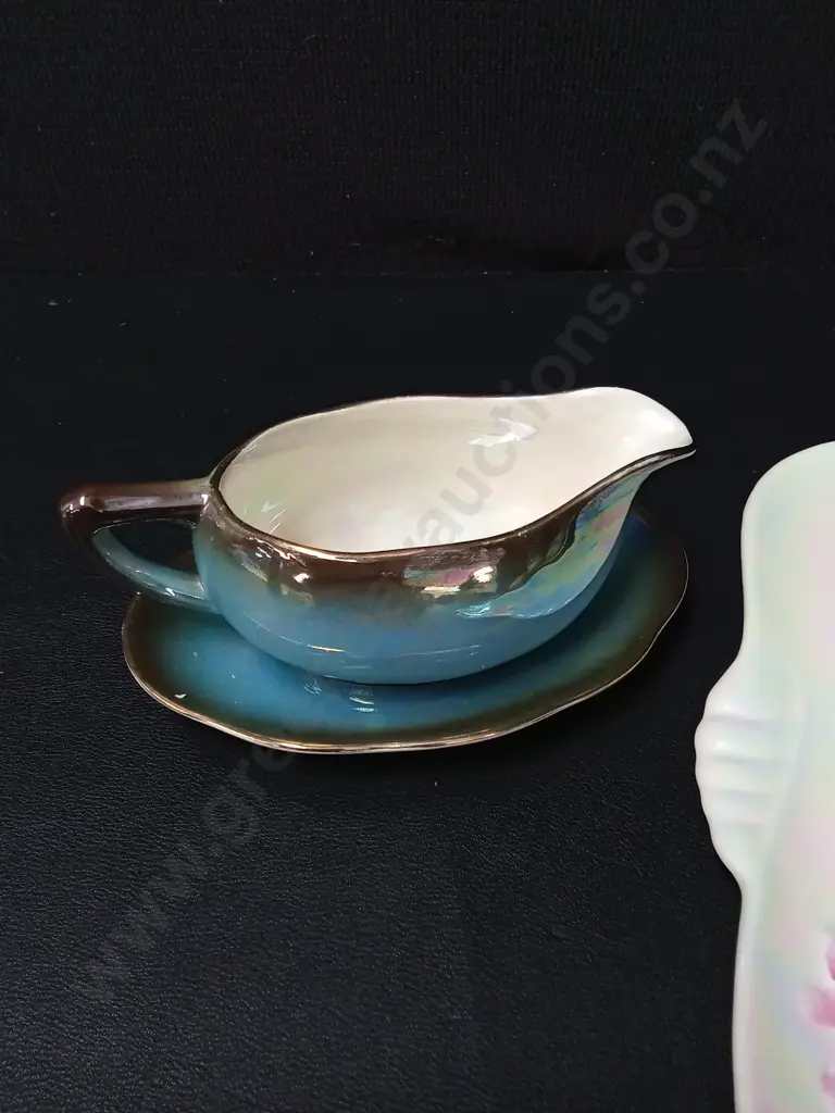ROYAL WINTON FLORAL DISH L32CM AND GRAVY JUG Image 1++