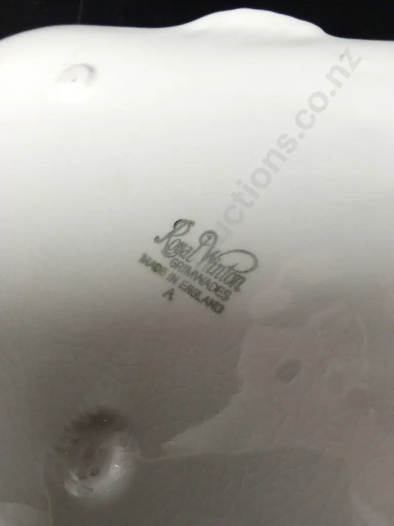 ROYAL WINTON FLORAL DISH L32CM AND GRAVY JUG Image 1++