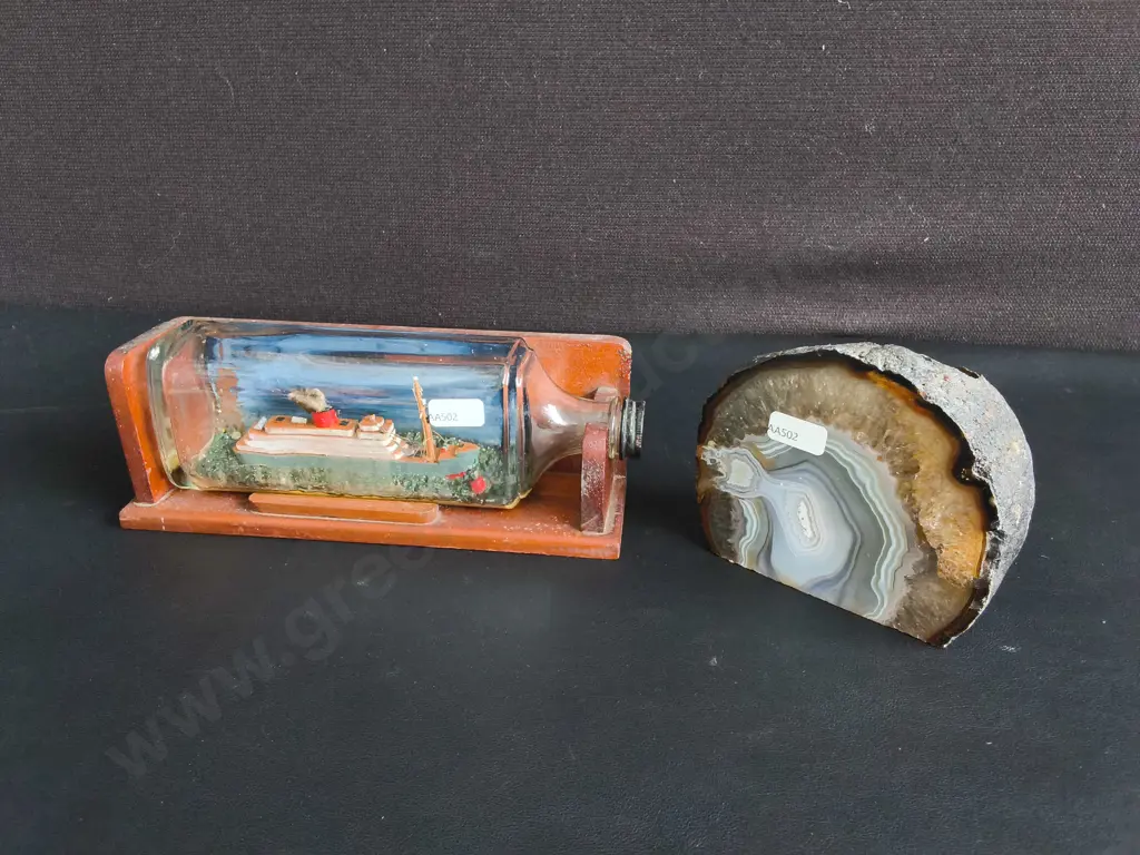 AGATE GEODE TEA LIGHT CANDLE HOLDER AND SHIP IN A BOTTLE DECOR, WIDEST W 24 CM Image 1++