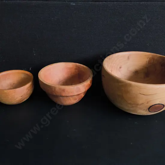 3 HAND TURNED WOODEN BOWLS, WIDEST DIA 25 CM