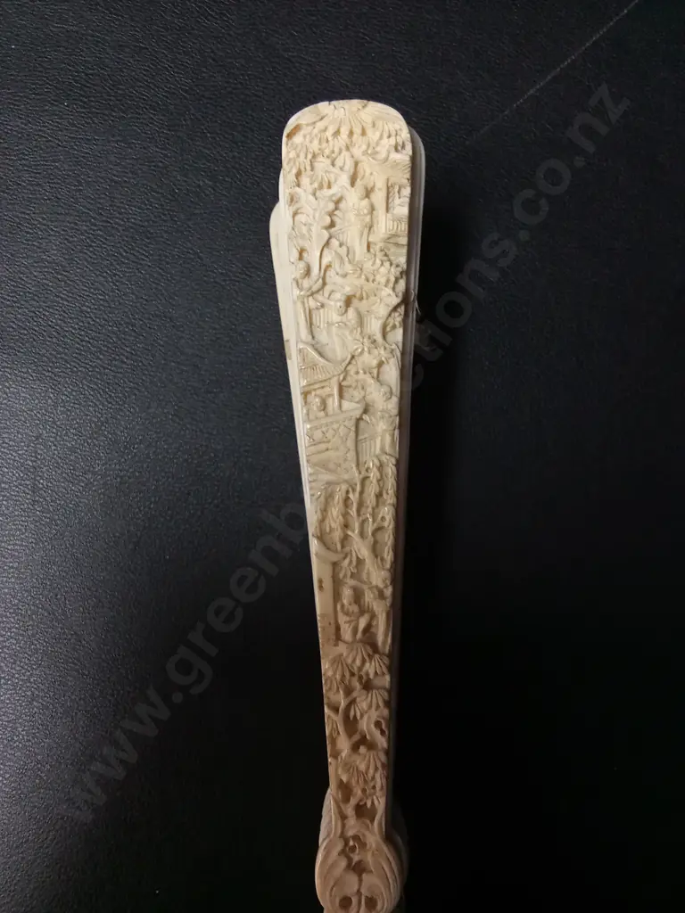 VINTAGE POSSIBLY IVORY FINELY CARVED FOLDING FAN Image 1++