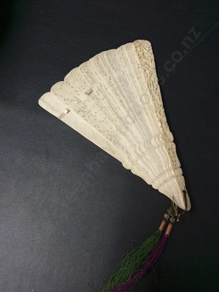 VINTAGE POSSIBLY IVORY FINELY CARVED FOLDING FAN Image 1++