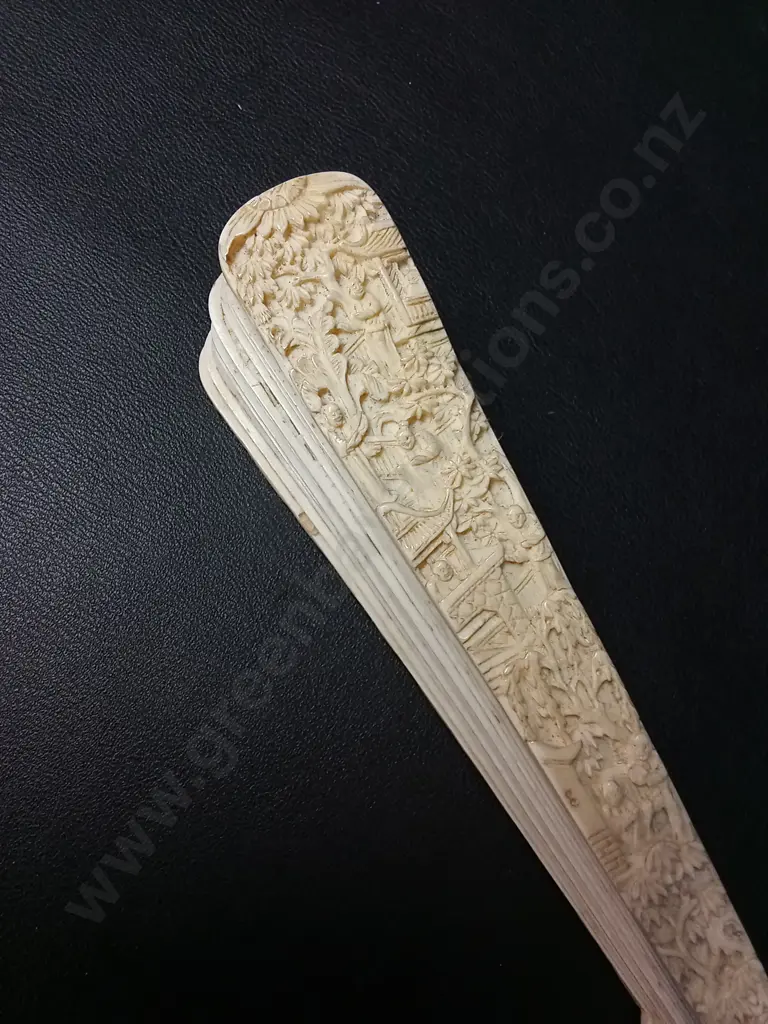 VINTAGE POSSIBLY IVORY FINELY CARVED FOLDING FAN Image 1++