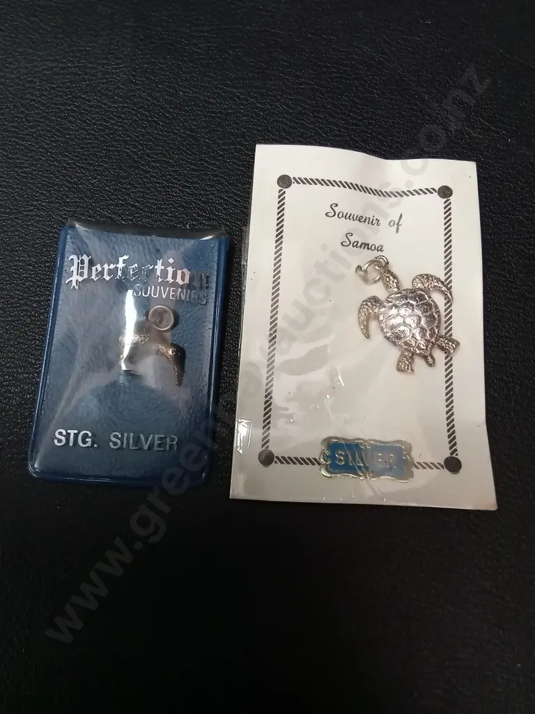2 VINTAGE STERLING SILVER SOUVINER CHARMS LARGEST 2CM Image 1++