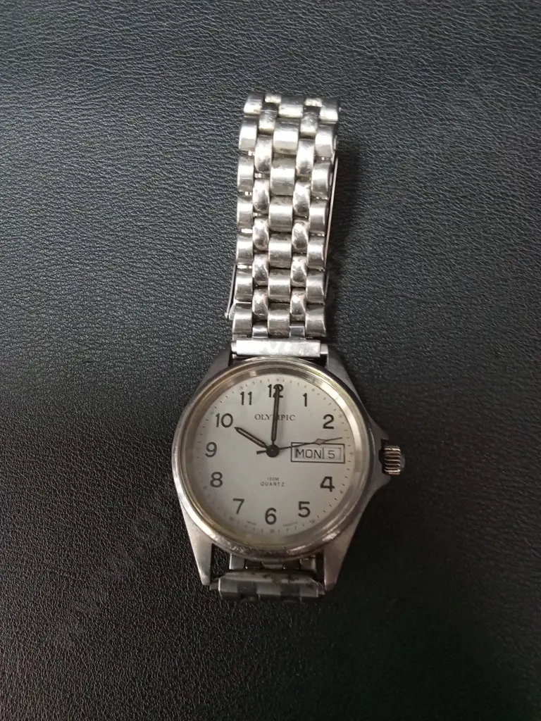 VINTAGE OLYMPIC WRIST WATCH, NEEDS BATTERY Image 1++