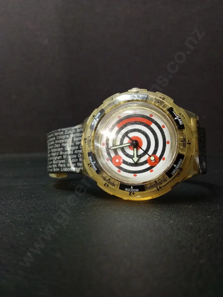 VINTAGE SWATCH WATCH, NEEDS BATTERY Image 1++