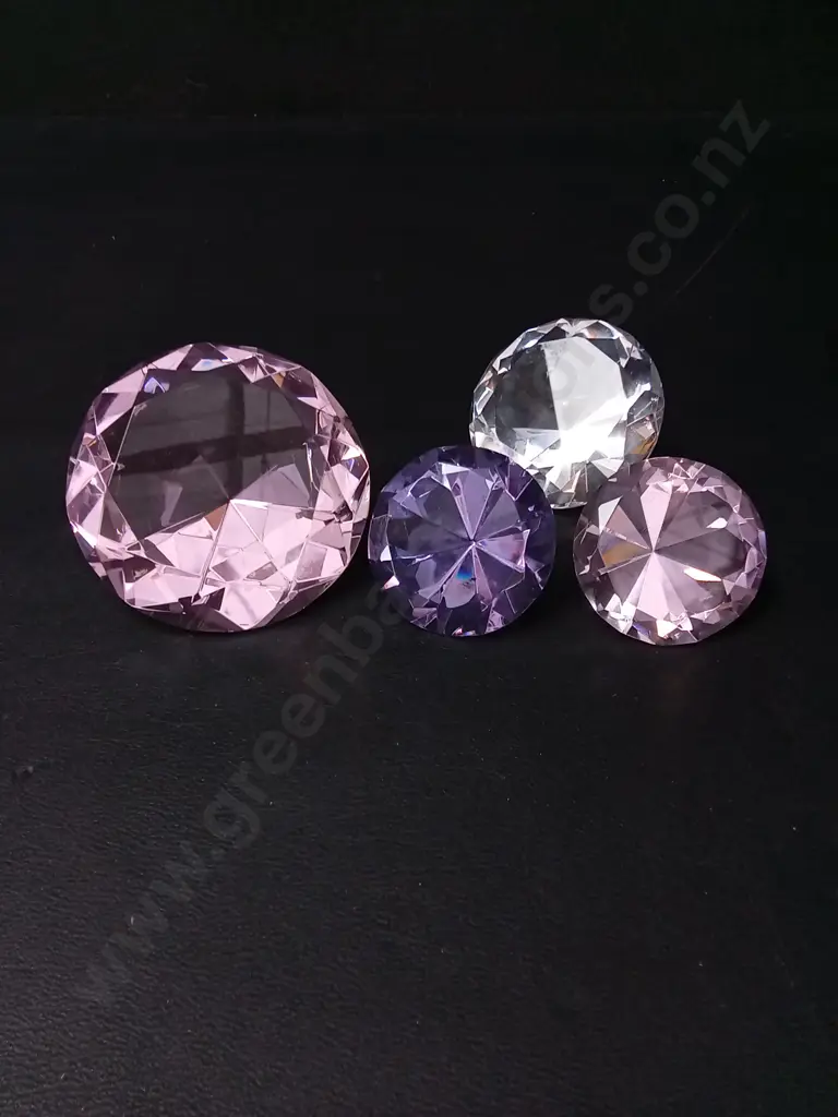 VINTAGE CRYSTAL DIAMOND PAPERWEIGHTS Image 1++