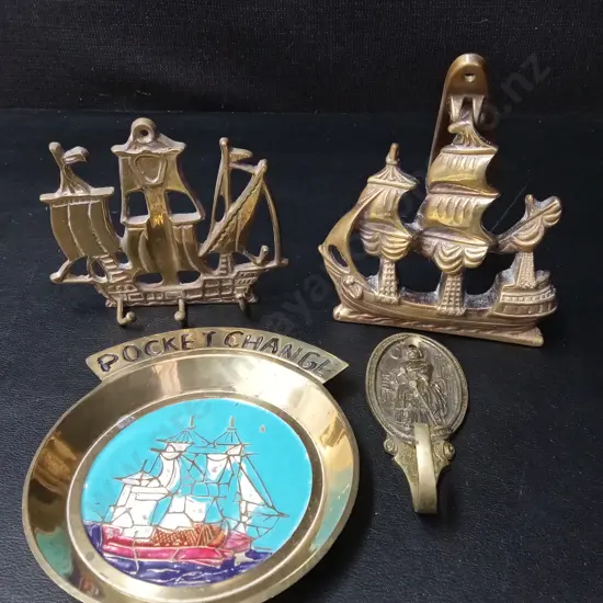 4 SHIP ITEMS TALLEST 13CM
