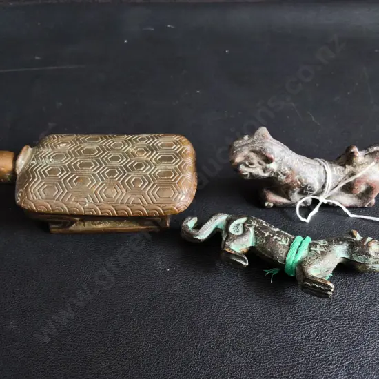 VINTAGE CHINESE SCHOLAR'S ITEMS, TURTLE INKSTONE BOX AND PATINATED MYTHICAL PIXIU BEAST WEIGHTS, WIDEST W 10.5 CM