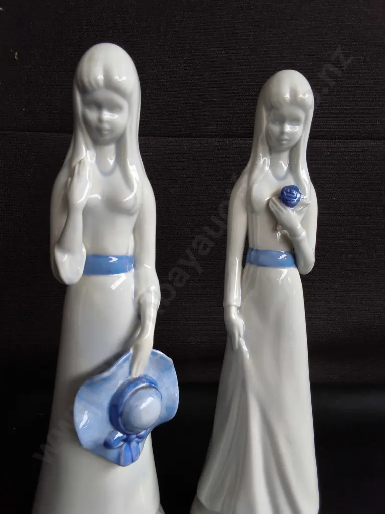 PAIR OF VINTAGE SPANISH PORCELAIN FIGURINES, H 32 CM Image 1++