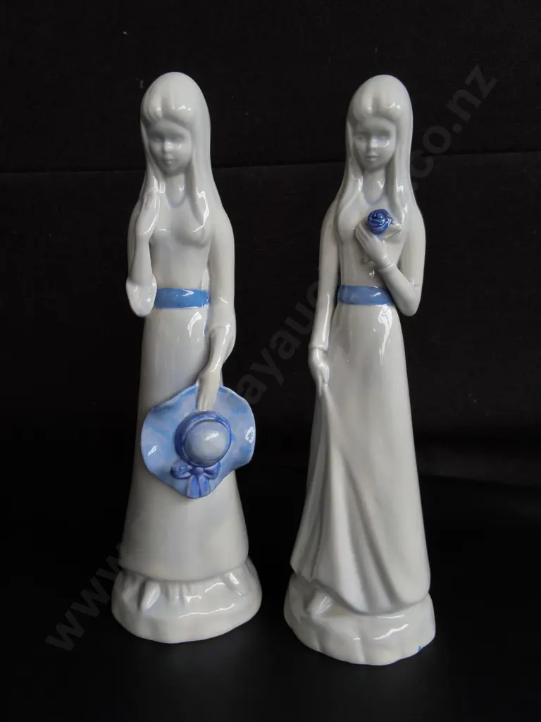 PAIR OF VINTAGE SPANISH PORCELAIN FIGURINES, H 32 CM Image 1++