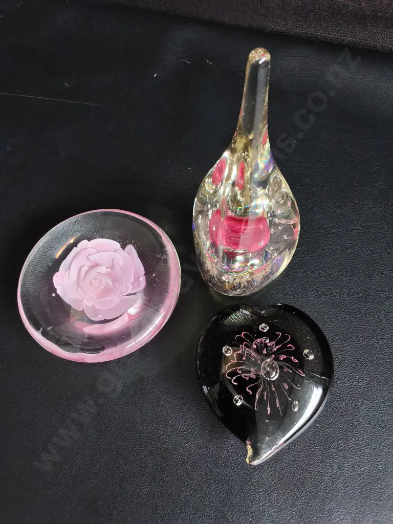 3 ART GLASS PAPERWEIGHTS, TALLEST H 14 CM Image 1++