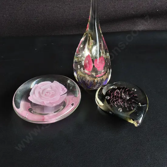 3 ART GLASS PAPERWEIGHTS, TALLEST H 14 CM