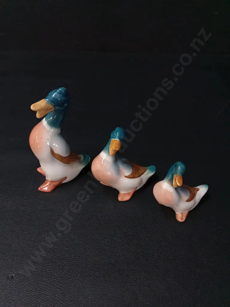 TRIO OF VINTAGE BESWICK LAUGHING DUCK FIGURES TALLEST H9CM Image 1++