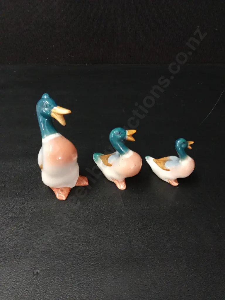 TRIO OF VINTAGE BESWICK LAUGHING DUCK FIGURES TALLEST H9CM Image 1++