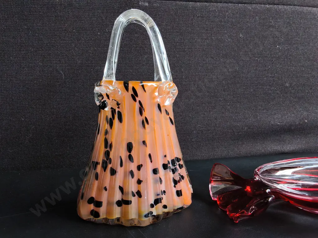 VINTAGE ART GLASS, HAND BLOWN LEOPARD PRINT PURSE VASE AND MURANO STYLE RED RIBBON CANDY DISH, TALLEST H 23 CM Image 1++