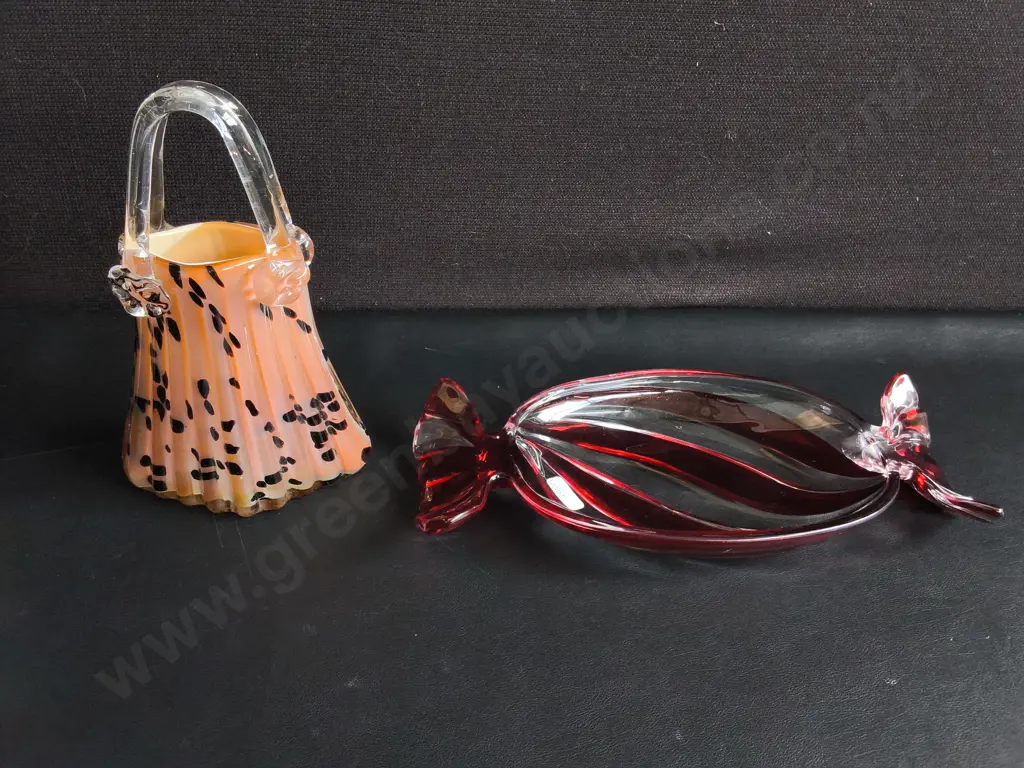 VINTAGE ART GLASS, HAND BLOWN LEOPARD PRINT PURSE VASE AND MURANO STYLE RED RIBBON CANDY DISH, TALLEST H 23 CM Image 1++