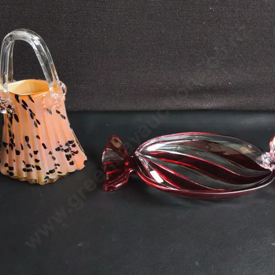 VINTAGE ART GLASS, HAND BLOWN LEOPARD PRINT PURSE VASE AND MURANO STYLE RED RIBBON CANDY DISH, TALLEST H 23 CM