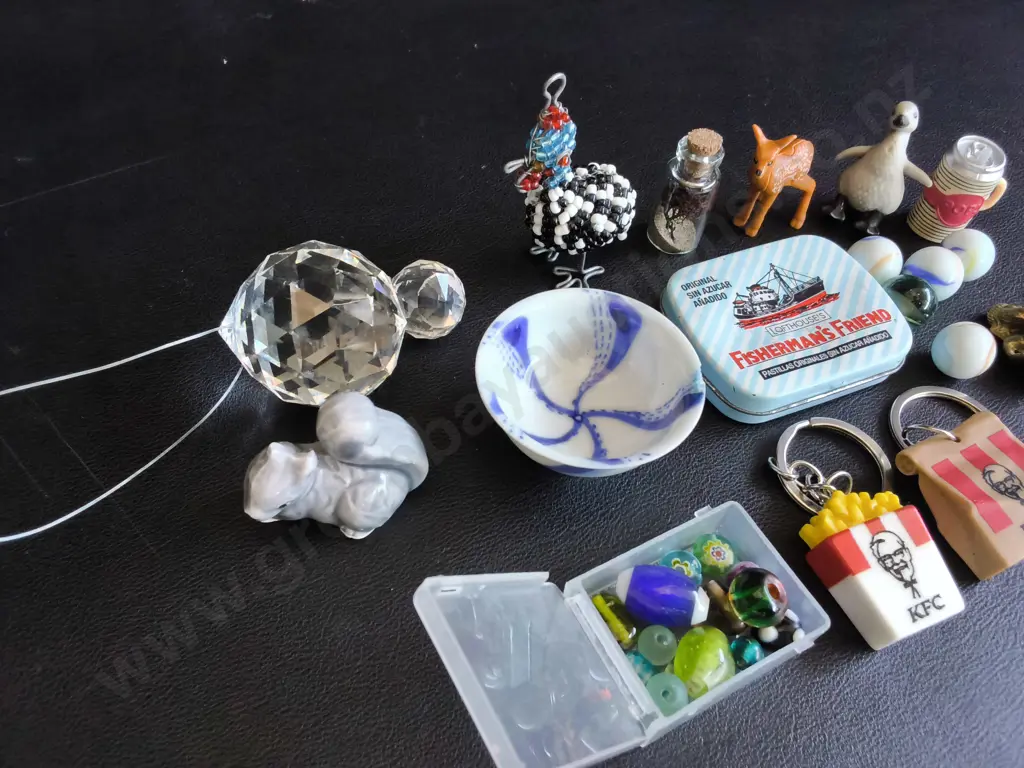 MIX OF SMALL TRINKETS Image 1++