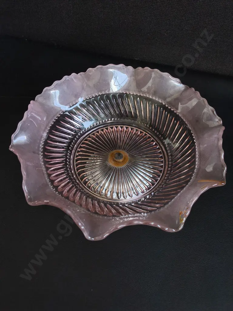 VINTAGE MID CENTURY PINK SWIRL GLASS CENTERPIECE BOWL WITH CHROME PEDESTAL BASE, H 12 CM Image 1++