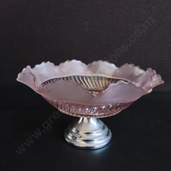 VINTAGE MID CENTURY PINK SWIRL GLASS CENTERPIECE BOWL WITH CHROME PEDESTAL BASE, H 12 CM