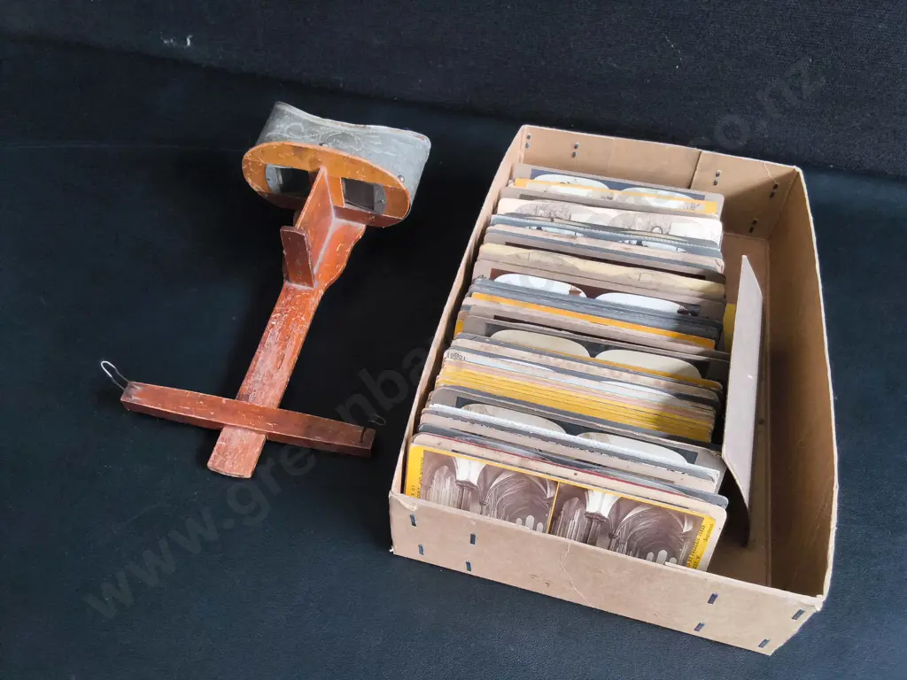ANTIQUE STEREOSCOPE AND BOX OF STEREOVIEW CARDS Image 1++