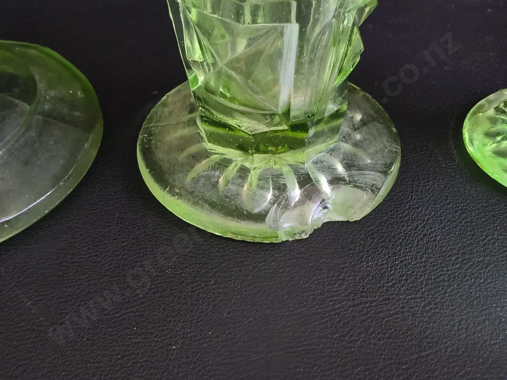 VINTAGE GREEN URANIUM DEPRESSION GLASS VASES, 3 PIECES, TALLEST H 20 CM, DAMAGE PICTURED Image 1++