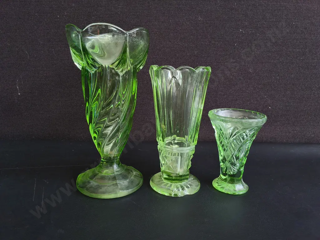 VINTAGE GREEN URANIUM DEPRESSION GLASS VASES, 3 PIECES, TALLEST H 20 CM, DAMAGE PICTURED Image 1++