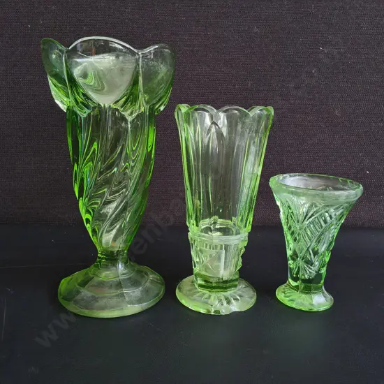 VINTAGE GREEN URANIUM DEPRESSION GLASS VASES, 3 PIECES, TALLEST H 20 CM, DAMAGE PICTURED