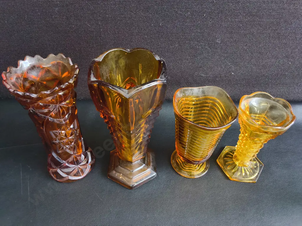 VINTAGE 1930S ART DECO AMBER AND MARIGOLD PRESSED GLASS VASES, 4 PIECES, TALLEST H 21 CM Image 1++