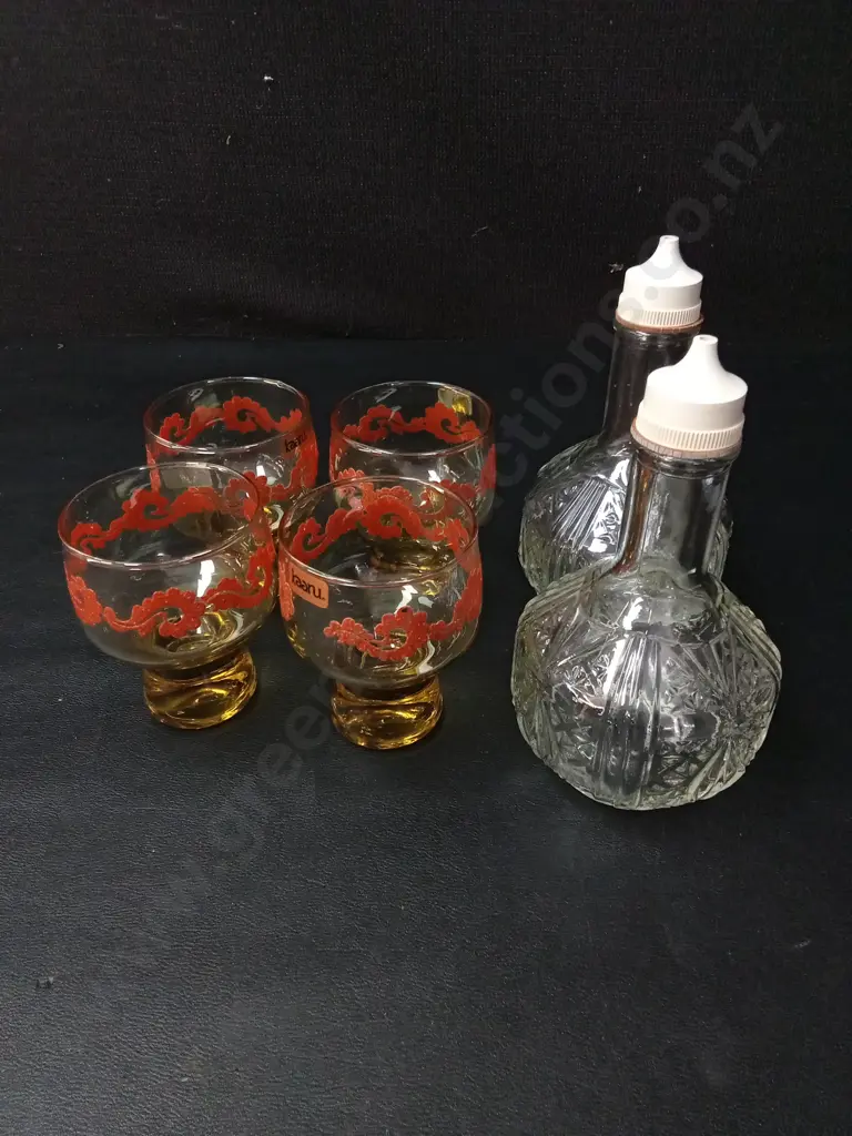 4 VINTAGE AMBER FOOTED GLASSES BY KAARU H8CM AND 2 GLASS DECANTERS H16CM Image 1++